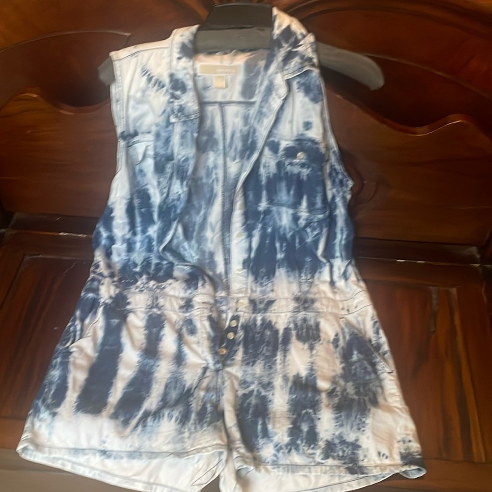 Michael Kors sleeveless bleached short romper with chest, side & back pockets.